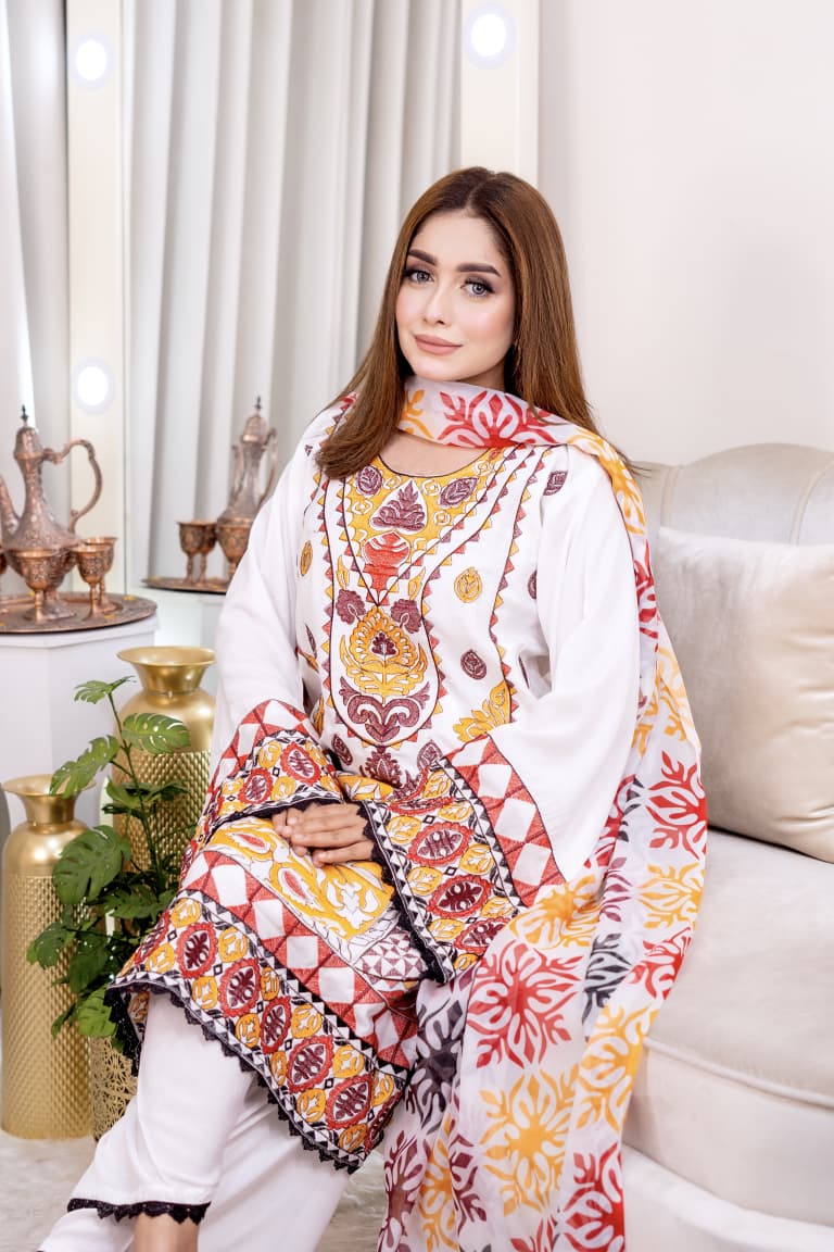 S𝐭𝐲𝐥𝐢𝐬𝐡 𝐄𝐦𝐛𝐫𝐨𝐢𝐝𝐞𝐫𝐞𝐝 𝐖𝐨𝐦𝐞𝐧 𝐓𝐡𝐫𝐞𝐞 𝐏𝐢𝐞𝐜𝐞𝐬